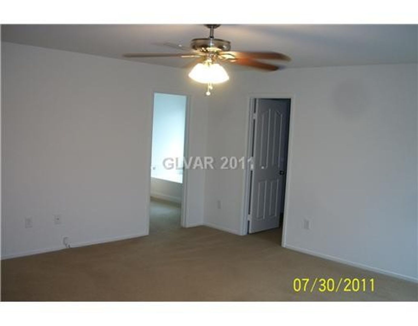 NEW FLOORING! NEW PAINT! NEW APPLIANCES! – photo 5