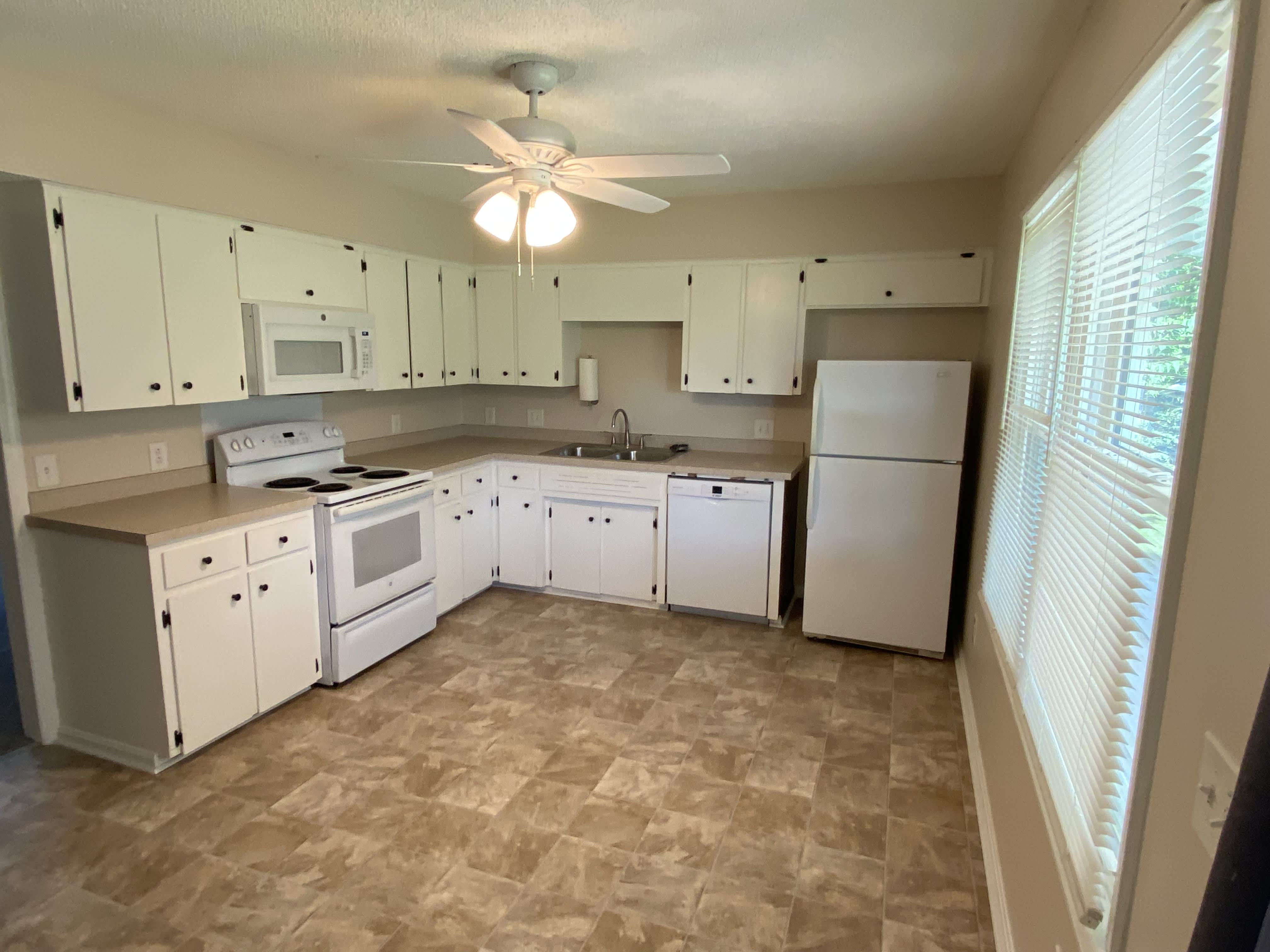 240 Lakeview Dr – photo 5