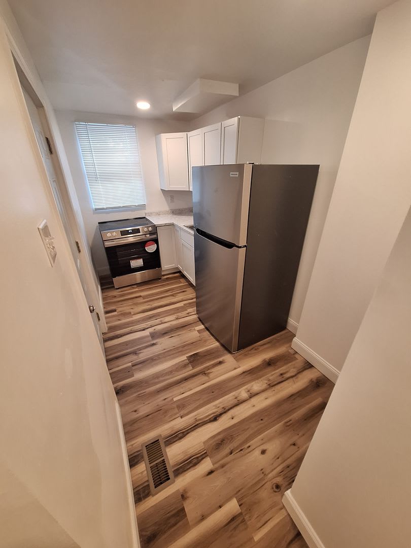Newly Renovated One Bedroom House, Downtown Location – photo 3