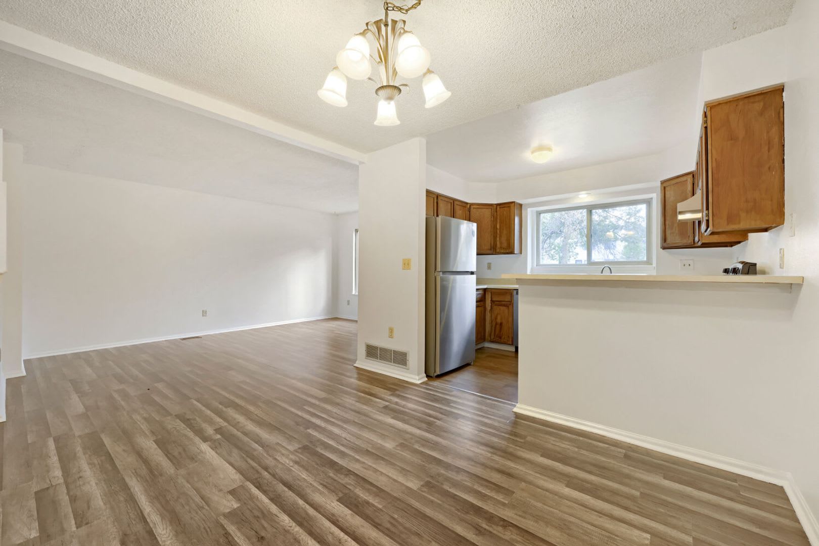 Refreshed 3BD/3BA Townhouse in Thornton – photo 4