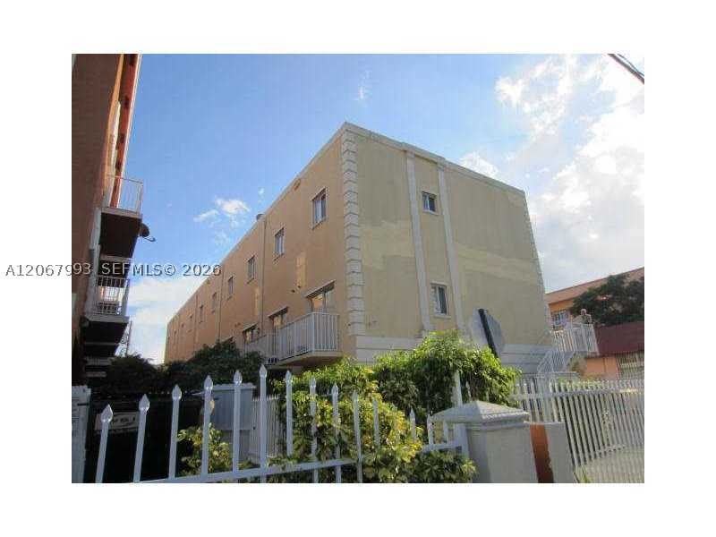 928 SW 3 – photo 4