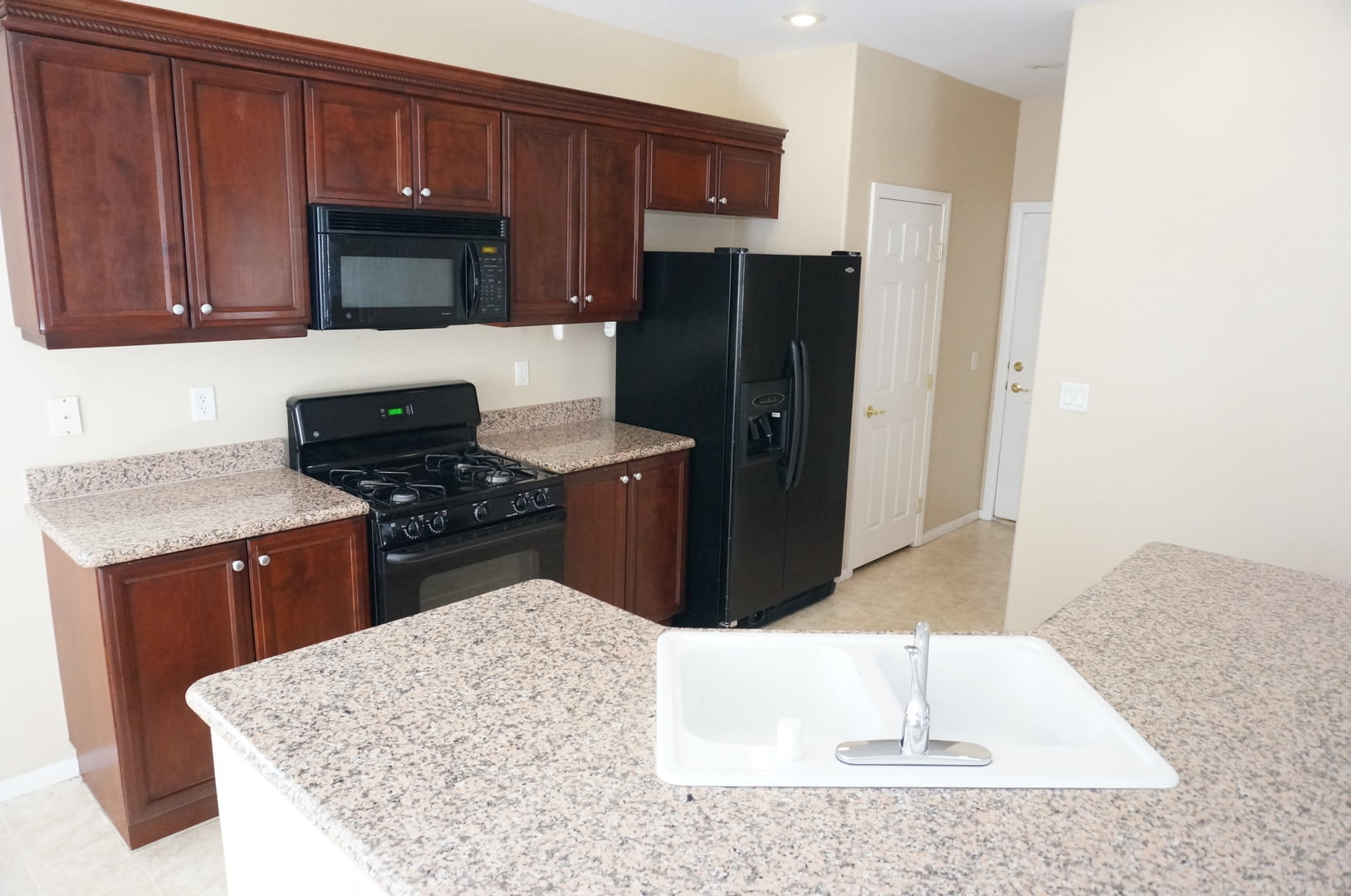 4 Bed, 2.5 Bath Home near Desert Breeze park! – photo 5