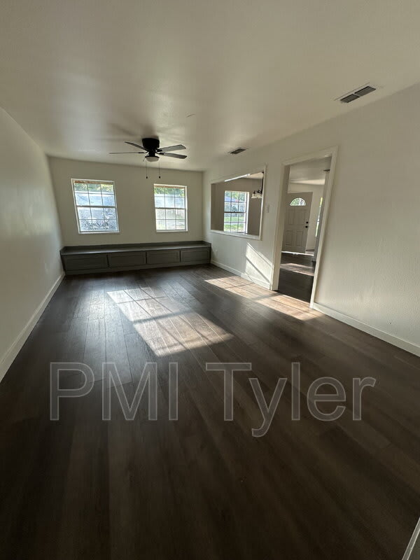 1538 N Hill Ave – photo 5