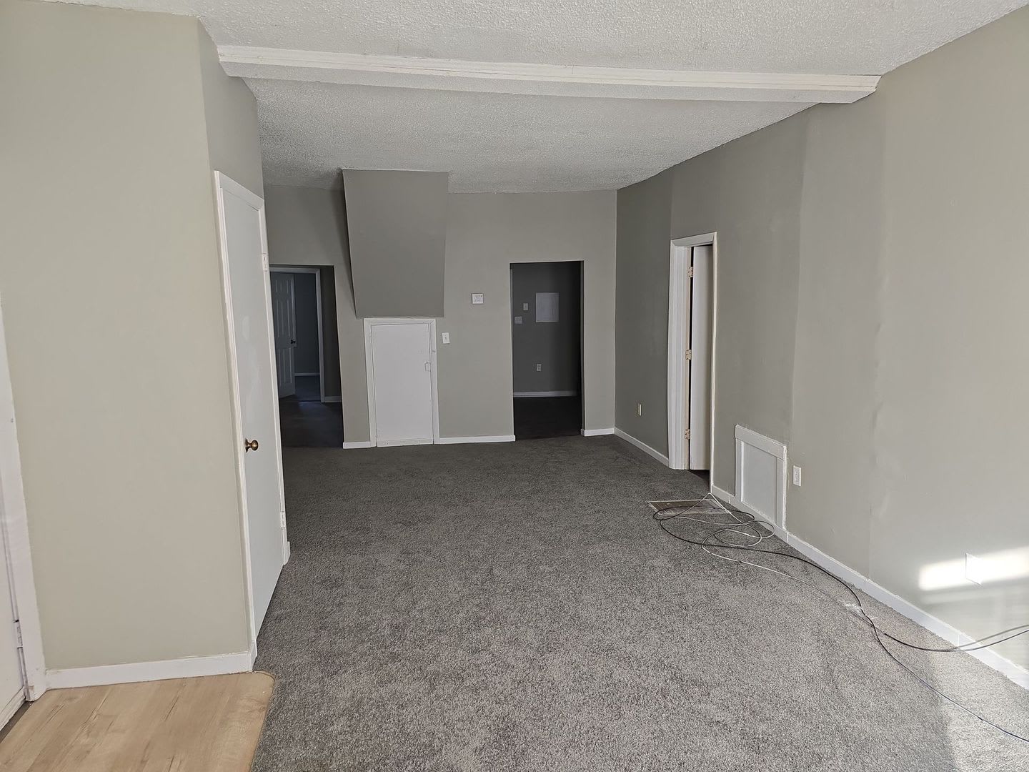 Spacious 2 Bedroom Home Nice Yard Pet Friendly Washer Dryer Hookups New Flooring – photo 3