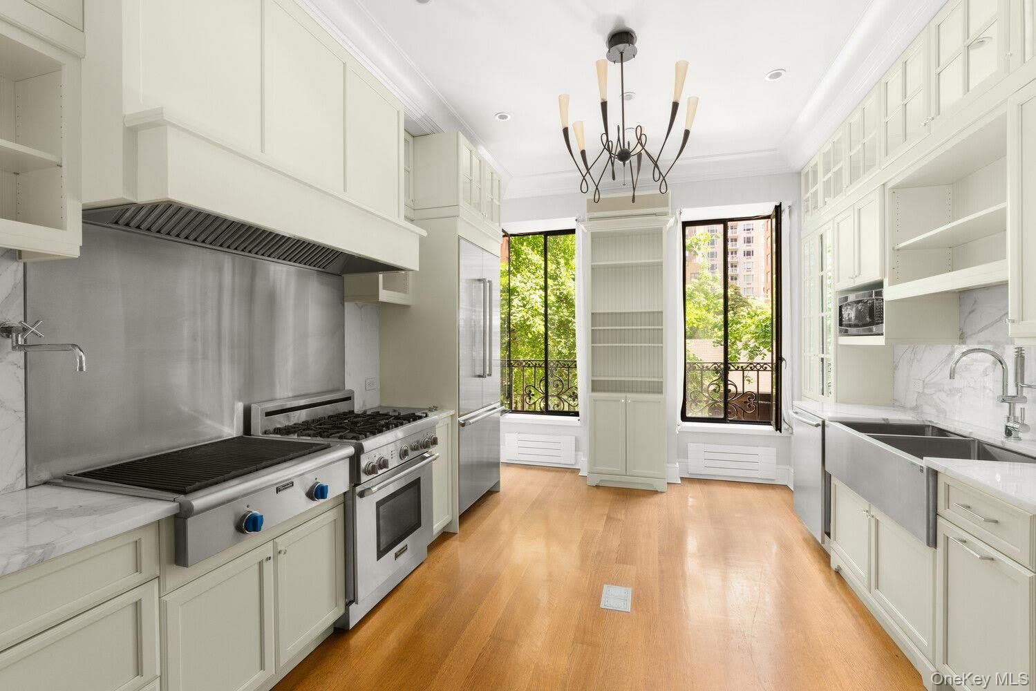 320 E 55TH Street – photo 3
