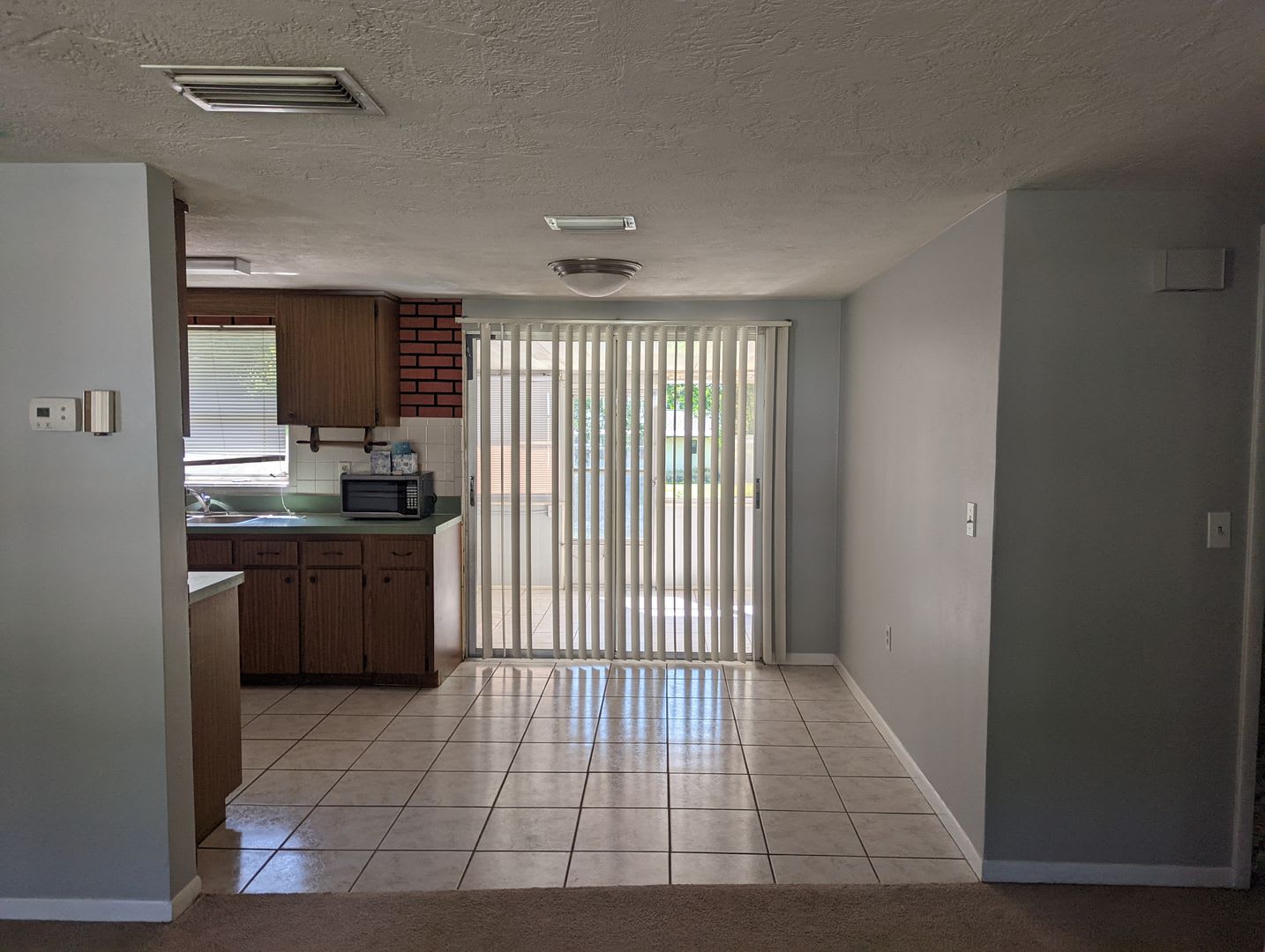 Wonderful 2/1 Home with Fenced Yard in Beverly Hills – photo 5