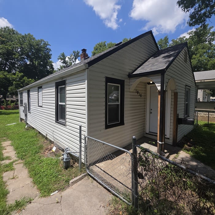 1918 South Willow Avenue – photo 3