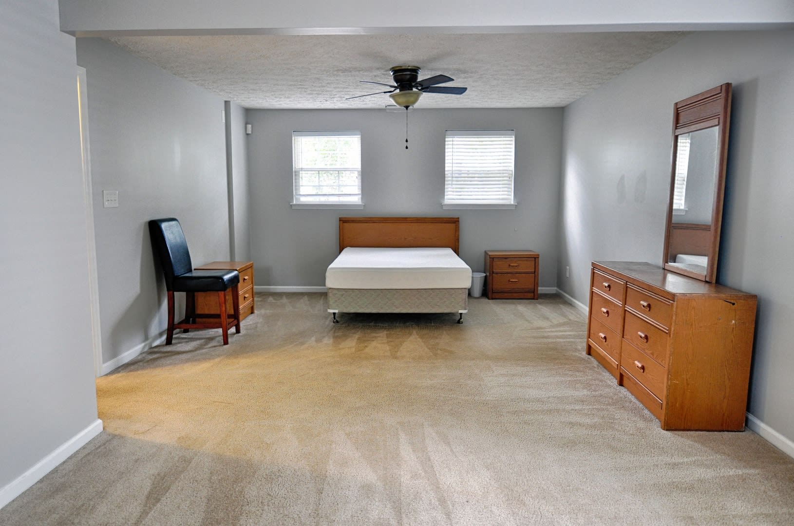 Amazing 4 bed/2 bath split level home conveniently located near RTP with fenced yard! – photo 4