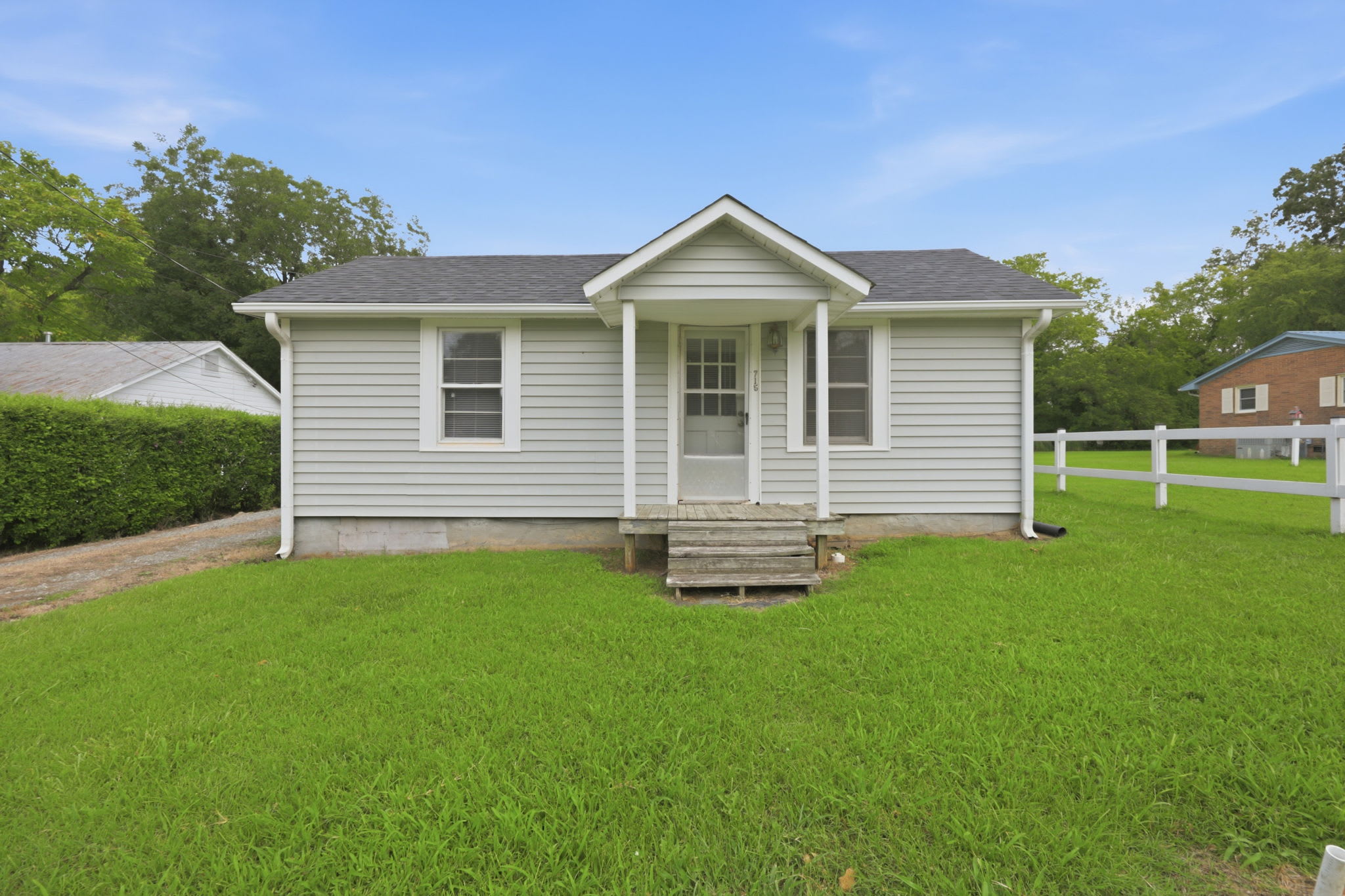 715 Larry Avenue – photo 3
