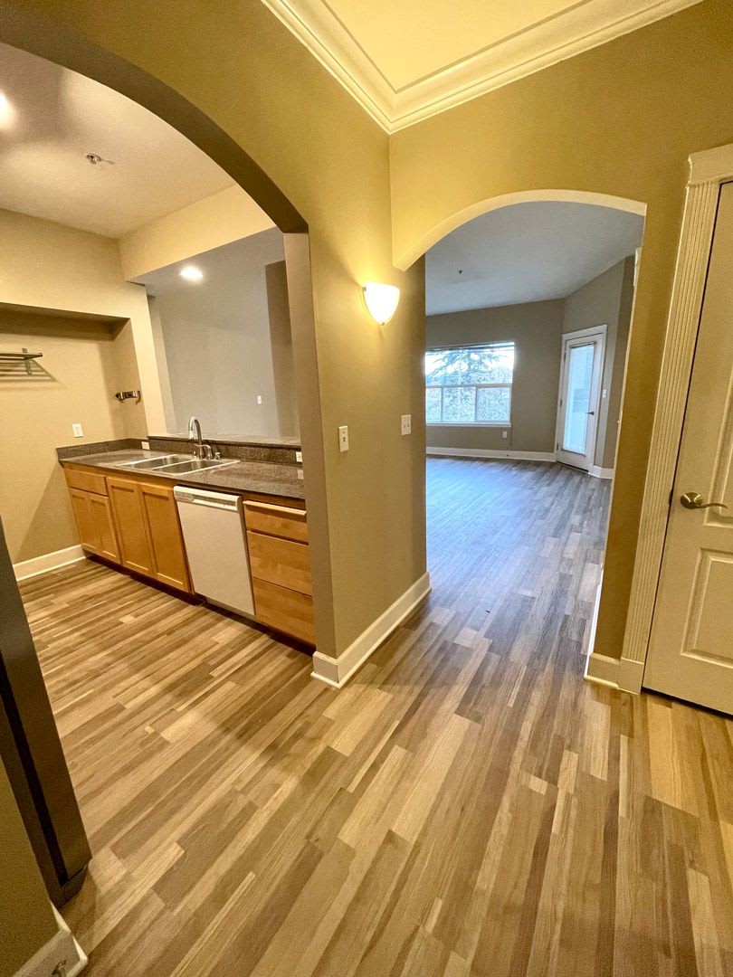 Spacious 2 Bed, 2 Bath Condo – photo 4