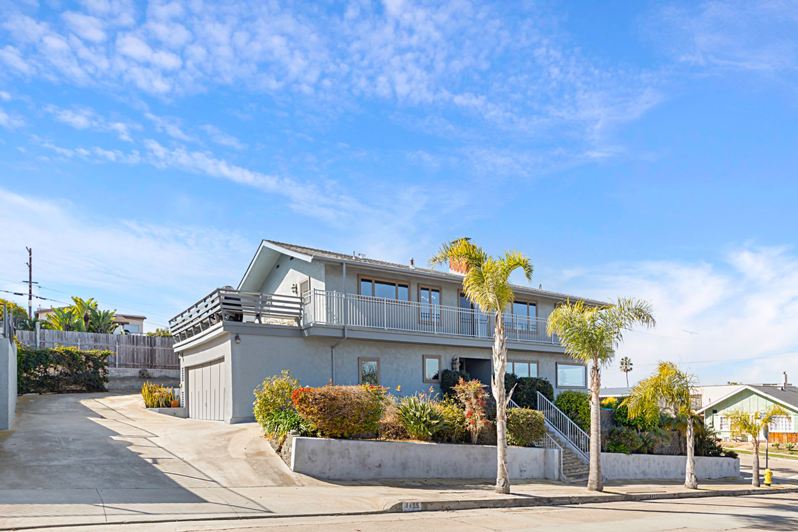 Timeless 4BR/2BA Corner-Lot Home, Perched on the Hills of Ocean Beach. Sweeping Ocean Views – photo 2