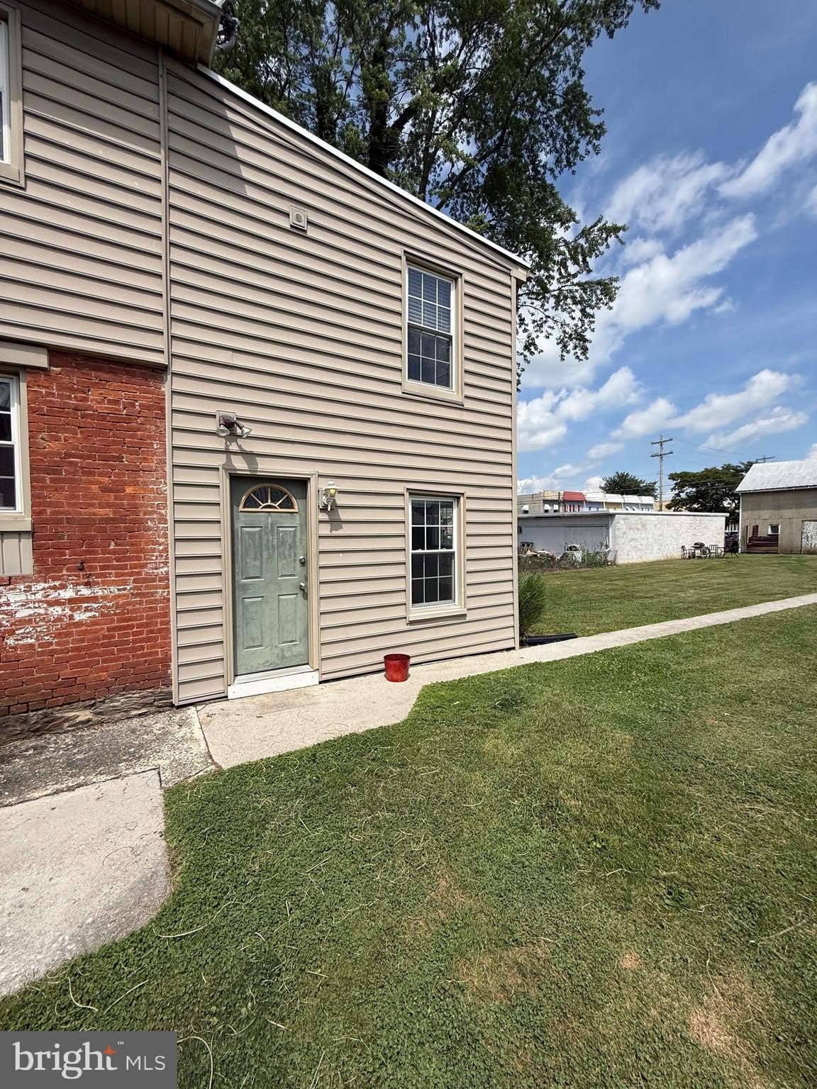 223 N QUEEN Street – photo 2