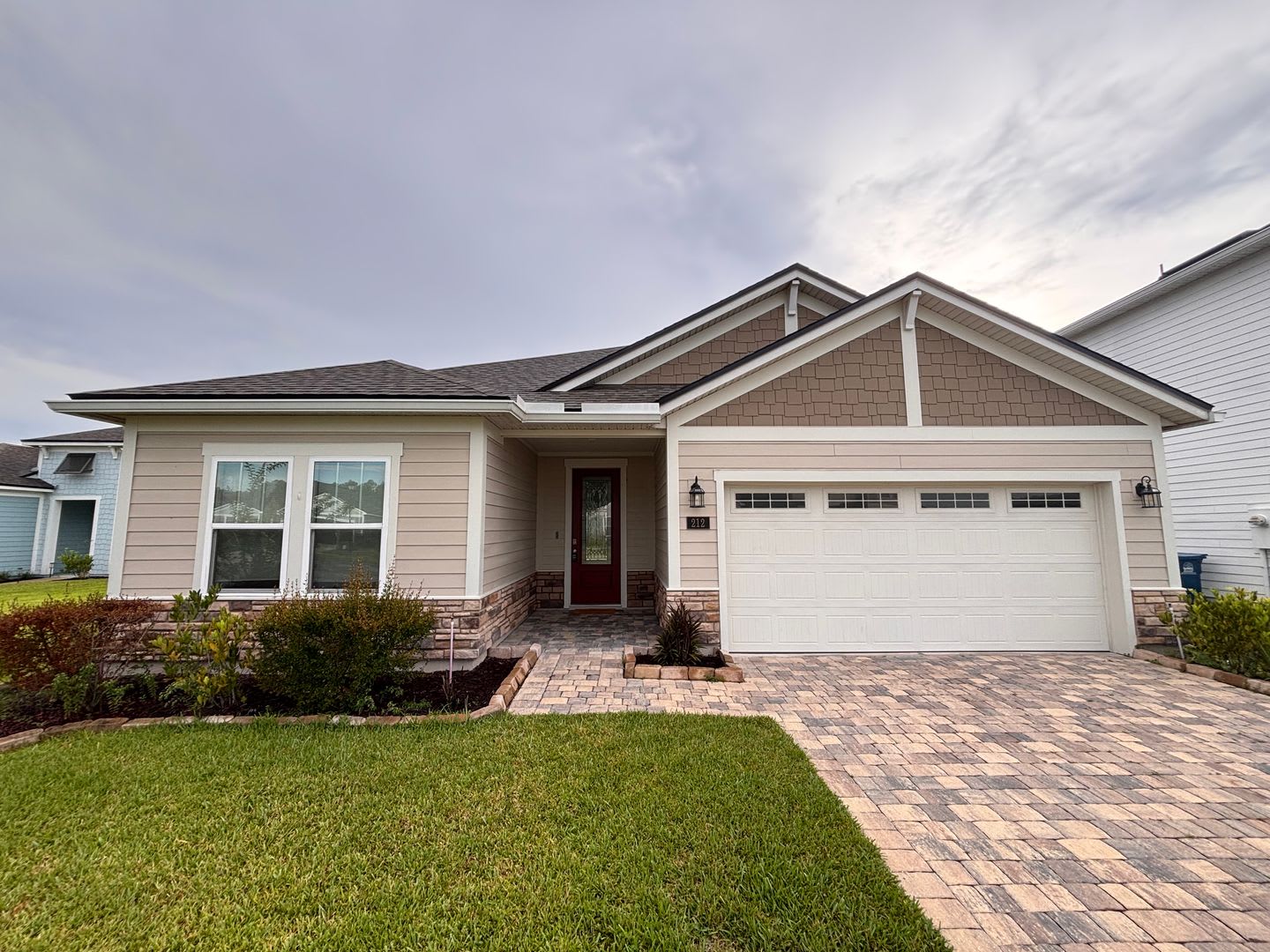 4 Bedroom 3 Bathroom Home In Grand Oaks In Unit Laundry Double Garage Screened Lanai Small Pets Welcome Over 2 300 Sq Ft – photo 1
