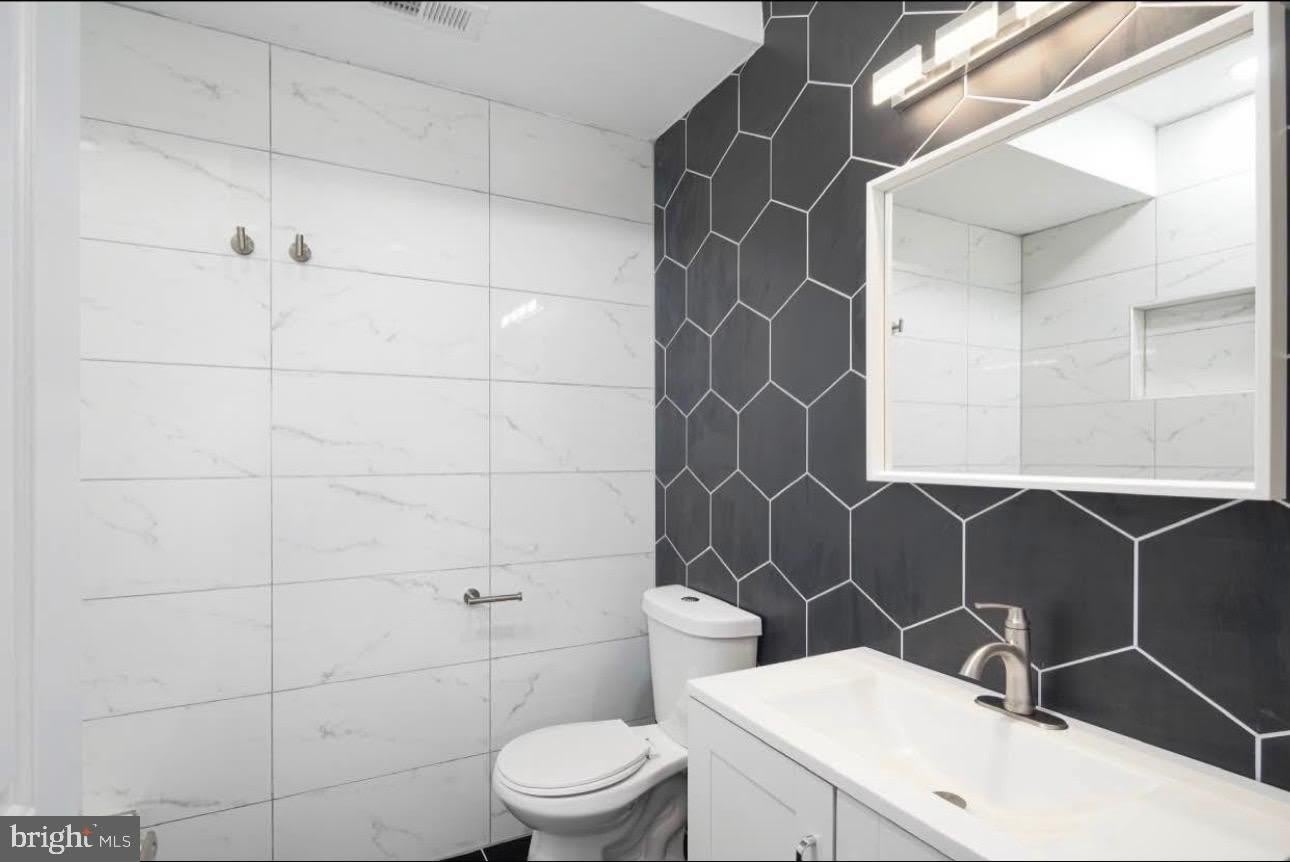 23 E SILVER Street – photo 3