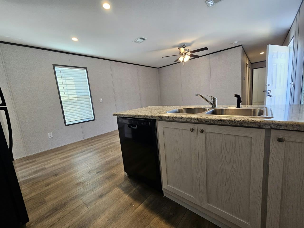 527 Suwanee Drive – photo 3