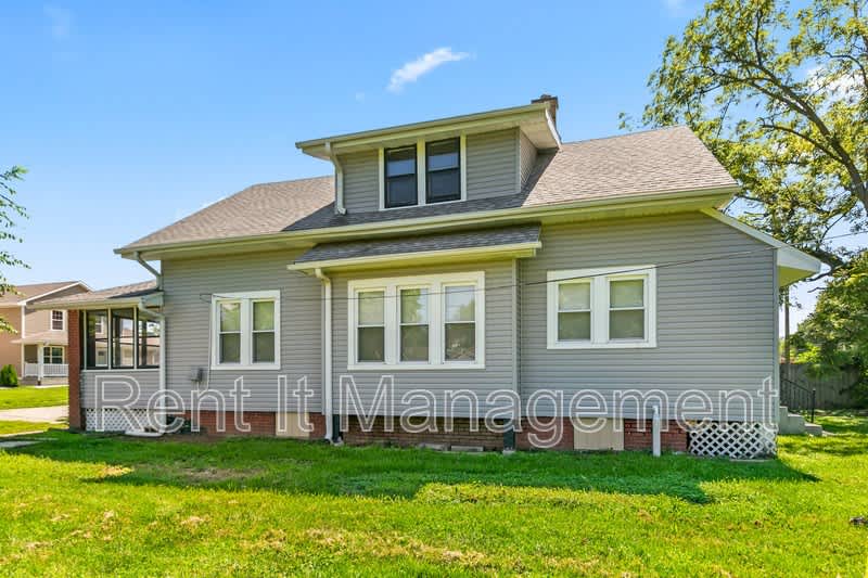2820 N 19 Ave – photo 3