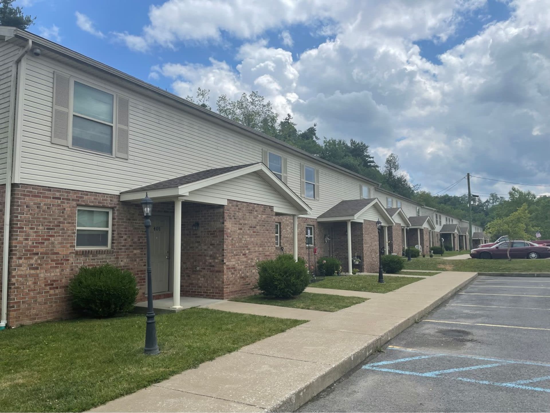 2 BR 60% – photo 1