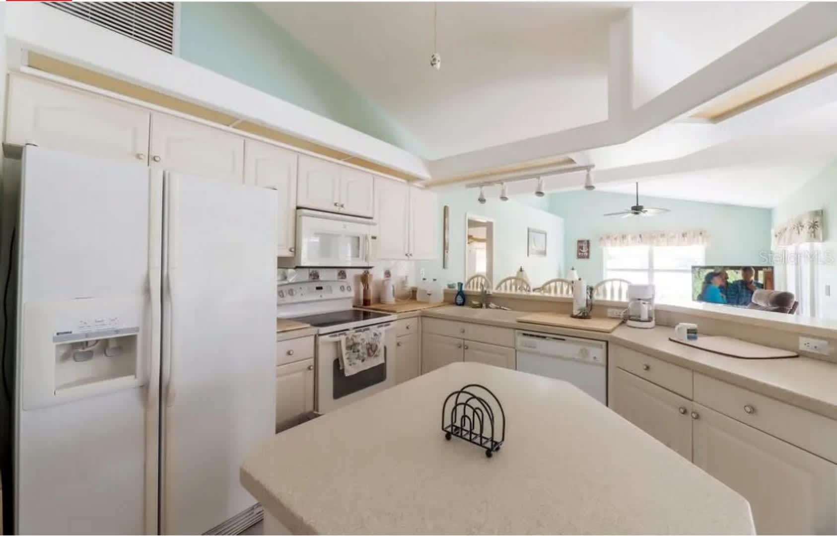 5 495 Month Beautifully Furnished Pool Home Seasonal Rental Lakefront Views Just Minutes From Manasota Key Beach – photo 4