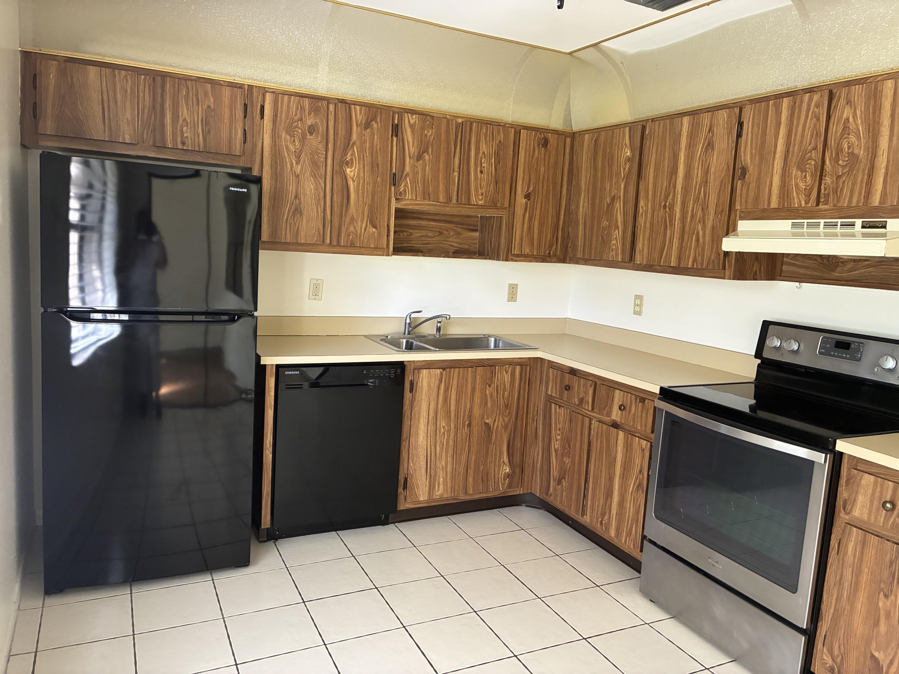 1628 Palmland Drive – photo 2