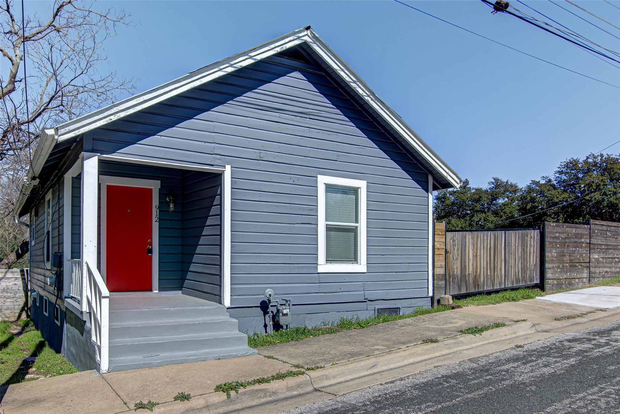 912 Catalpa St – photo 1