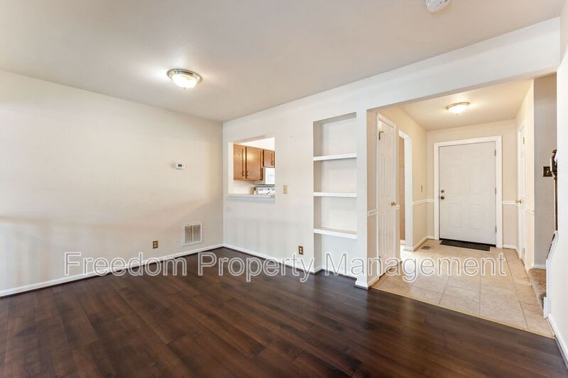 726 Pine Tree Ct. – photo 3