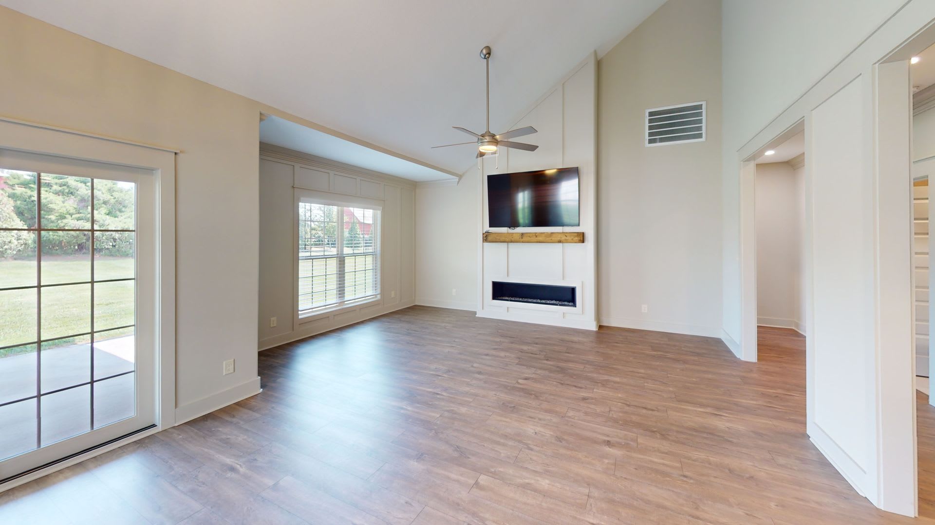 Stylish Veridian Townhome With Main Level Primary Suite Large Kitchen Island And Covered Back Patio – photo 2