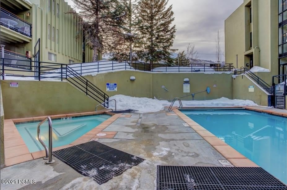 1482 Empire Avenue – photo 1