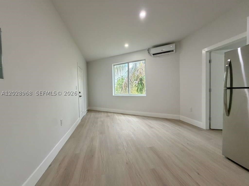 2425 SW 6th St – photo 2