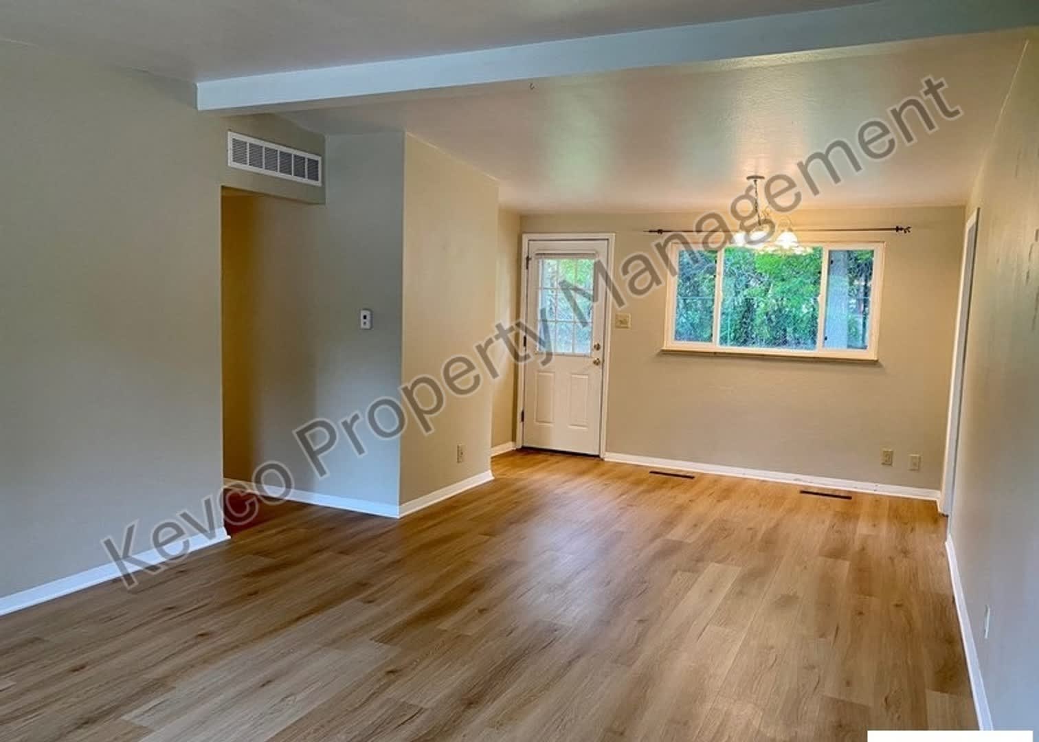 Cute House 1 block from CSU! – photo 4