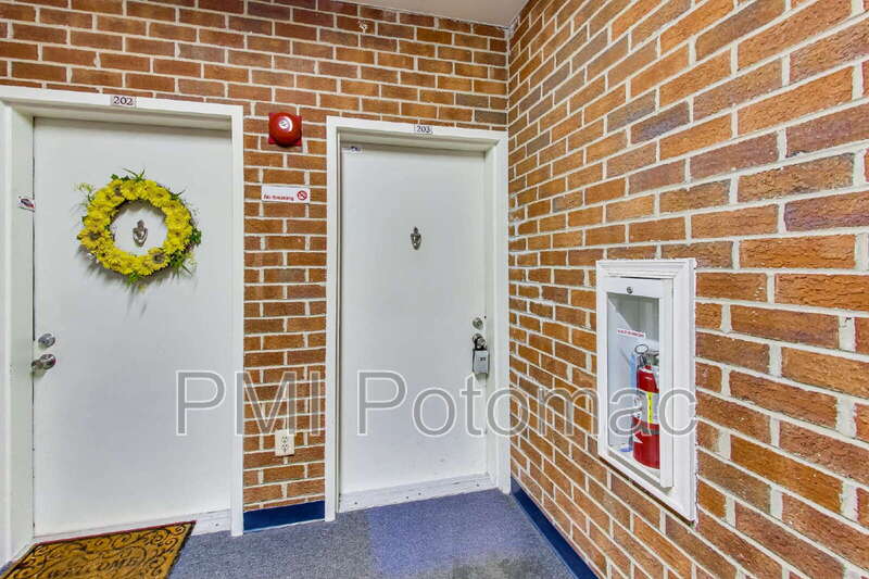 18310 Streamside Dr – photo 5