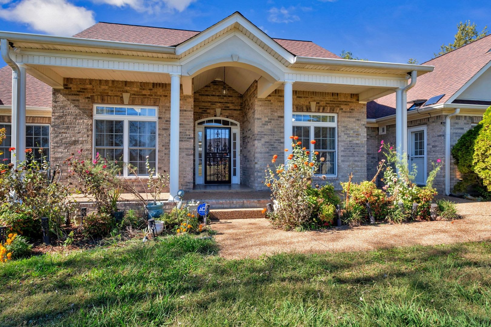 FOR LEASE- 3 BEDROOM SINGLE-FAMILY HOME! – photo 5