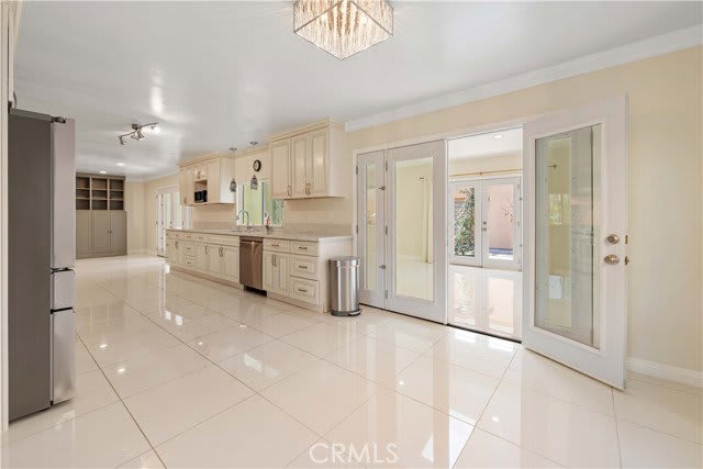 15406 Lull Street – photo 4