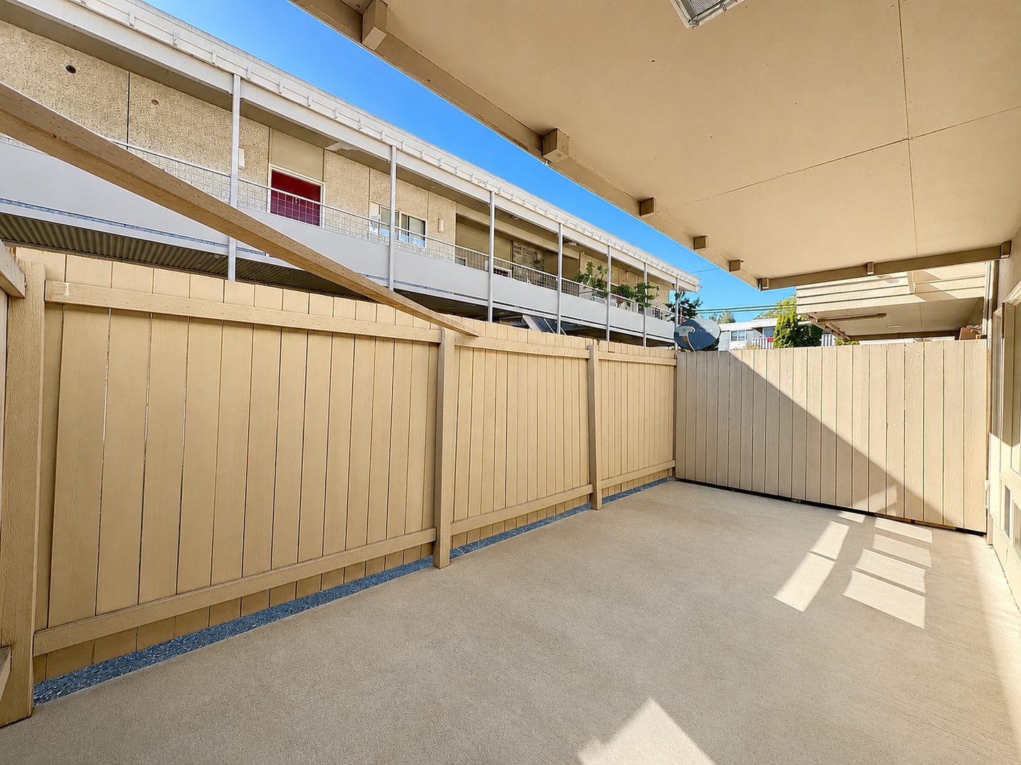 Bright 1 Bed 1 Bath Apartment For Rent In North Seattle Large Patio Off Street Parking Near Green Lake Fremont – photo 5