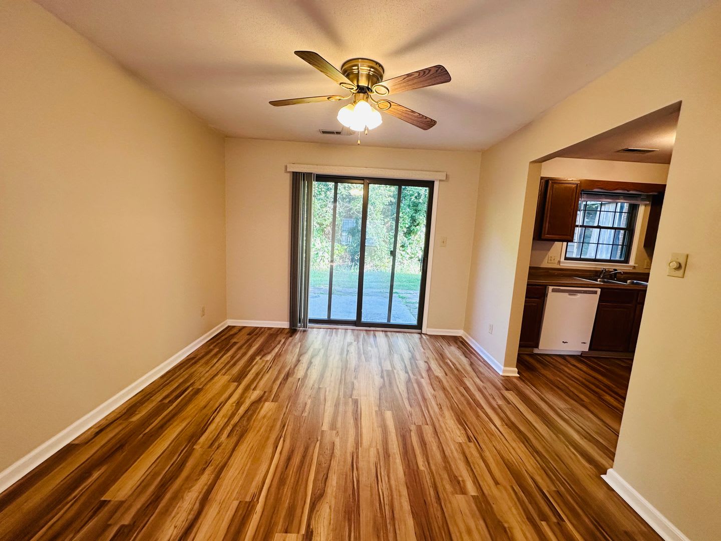 3 Bedroom 2.5 Townhouse – photo 3