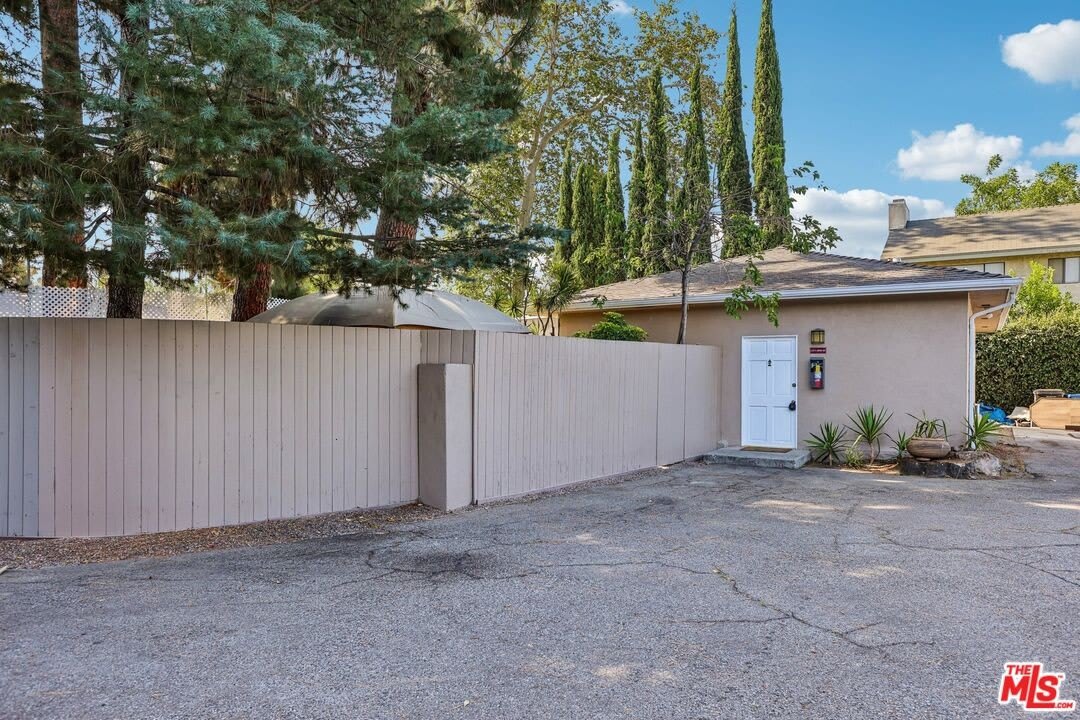 6727 1/2 Orion Ave – photo 3