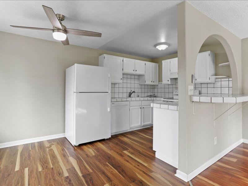 526 S 40th Ave – photo 4