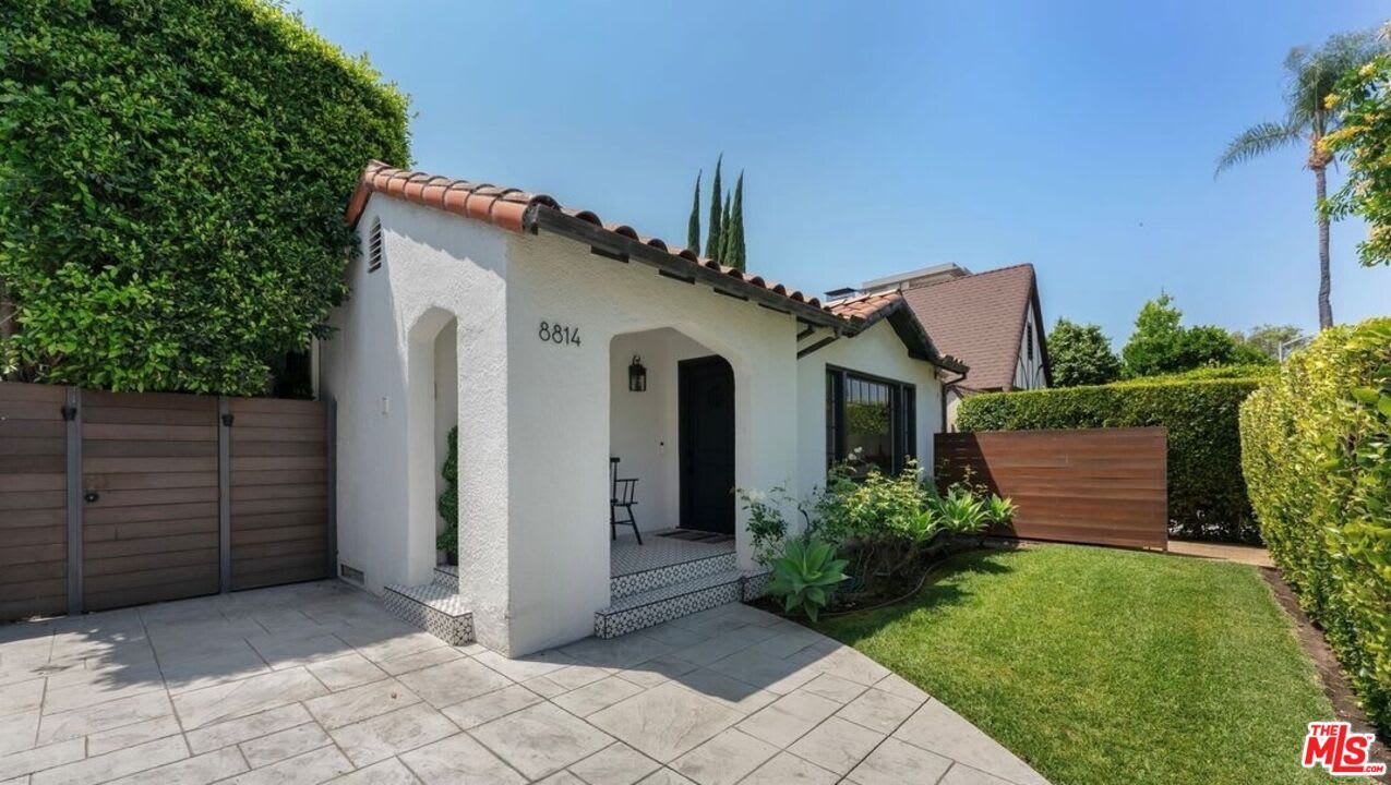 8814 Rosewood Ave – photo 1