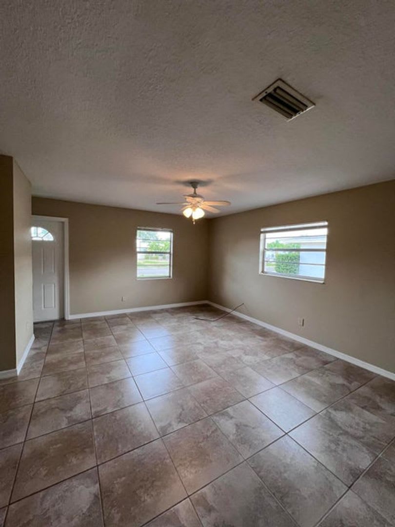 Single Family Home – photo 2