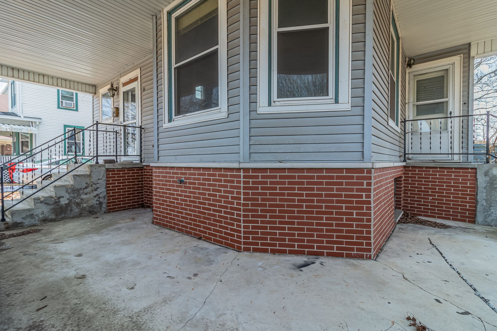 5 Bedroom 2 Bath Home Close To U Of I Mtd Lines Local Shopping Dining Available August 2026 – photo 3