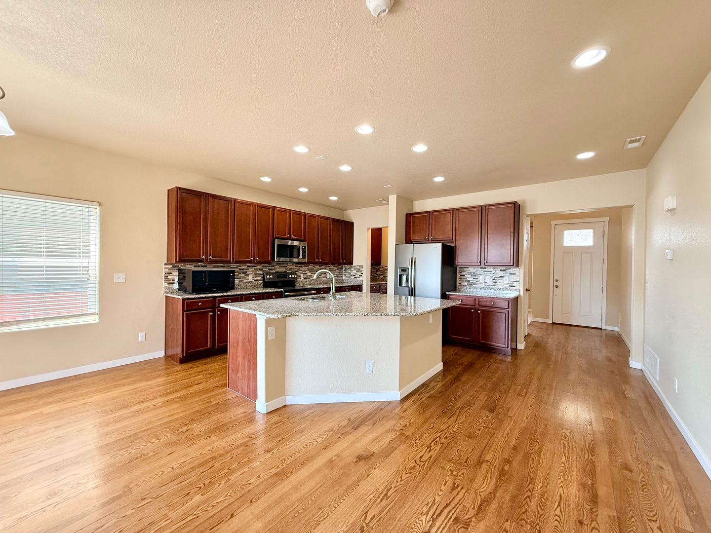 Immaculate 6 Bed, 3.5 Bath Home with Finished Basement & Central A/C – photo 5