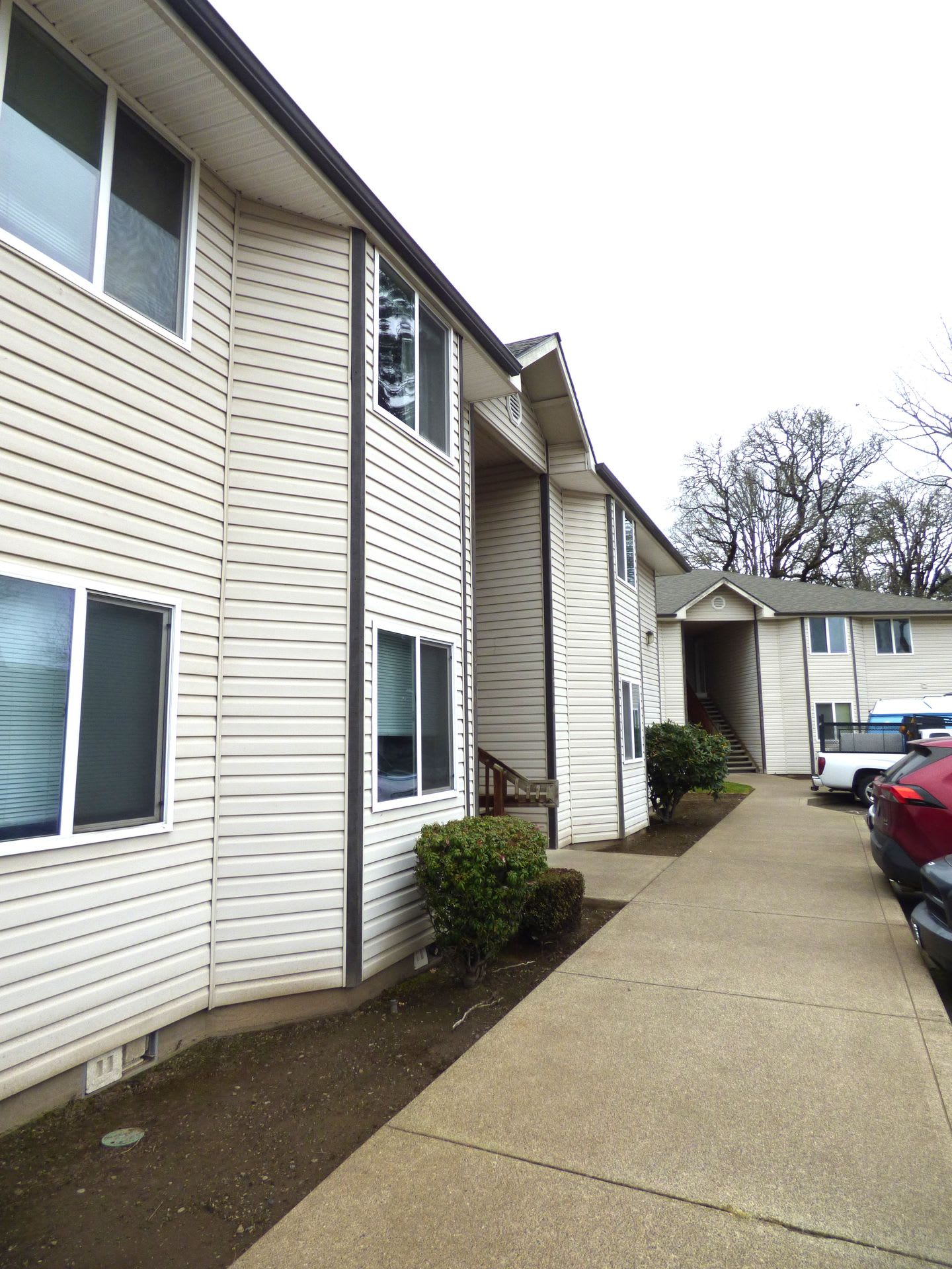 2 Bed 1 Bath Apartment with a Single Car garage included! – photo 4
