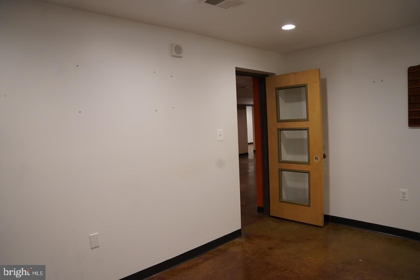 7595 MARTINSBURG PIKE – photo 4