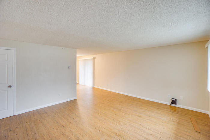 2915 East 33rd Street – photo 2