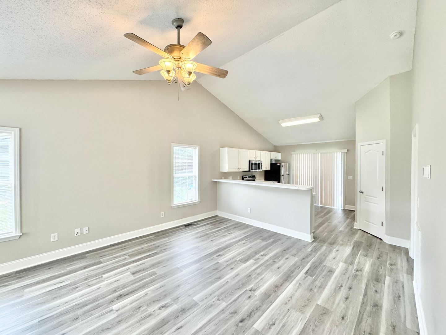 Wonderful Lakefront 4 Bedroom 2 Bath In St Clos Subdivision Off Creekridge Road – photo 3