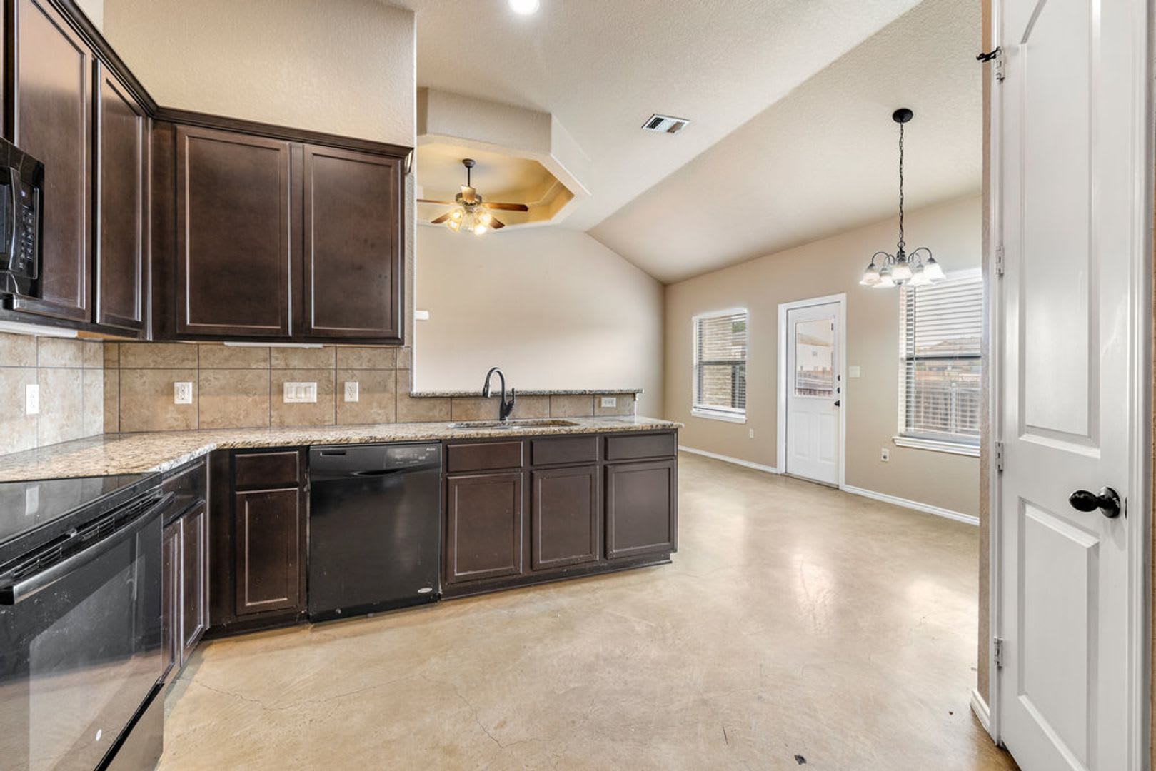 Available Now 3 Bedroom Duplex Located In New Braunfels Texas – photo 4