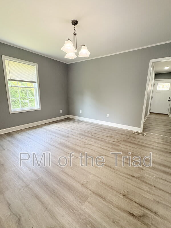 2421 Daisy Street – photo 5