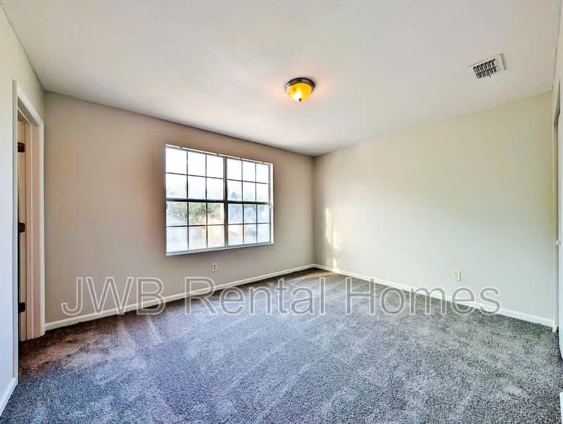 79 5th St W – photo 5