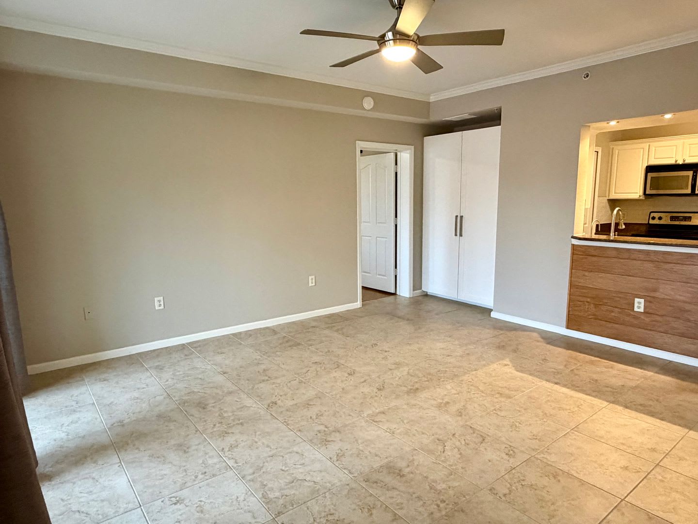 Annual Rental Unfurnished 2 Bed 2 Bath At Positano Place – photo 2