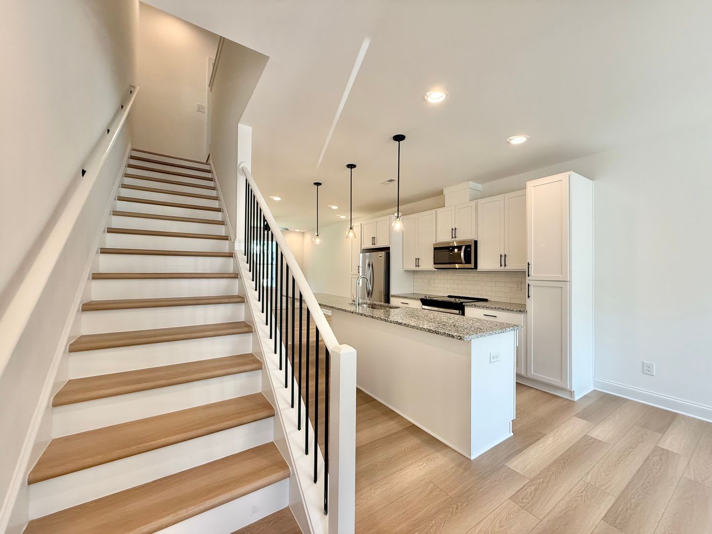 Offering 150 Rent Discount For First 6 Months Refundable Application Fees 150 Move In Promotion Newly Built 4Bd 3 5Ba Raleigh Townhome In A Great Location – photo 3