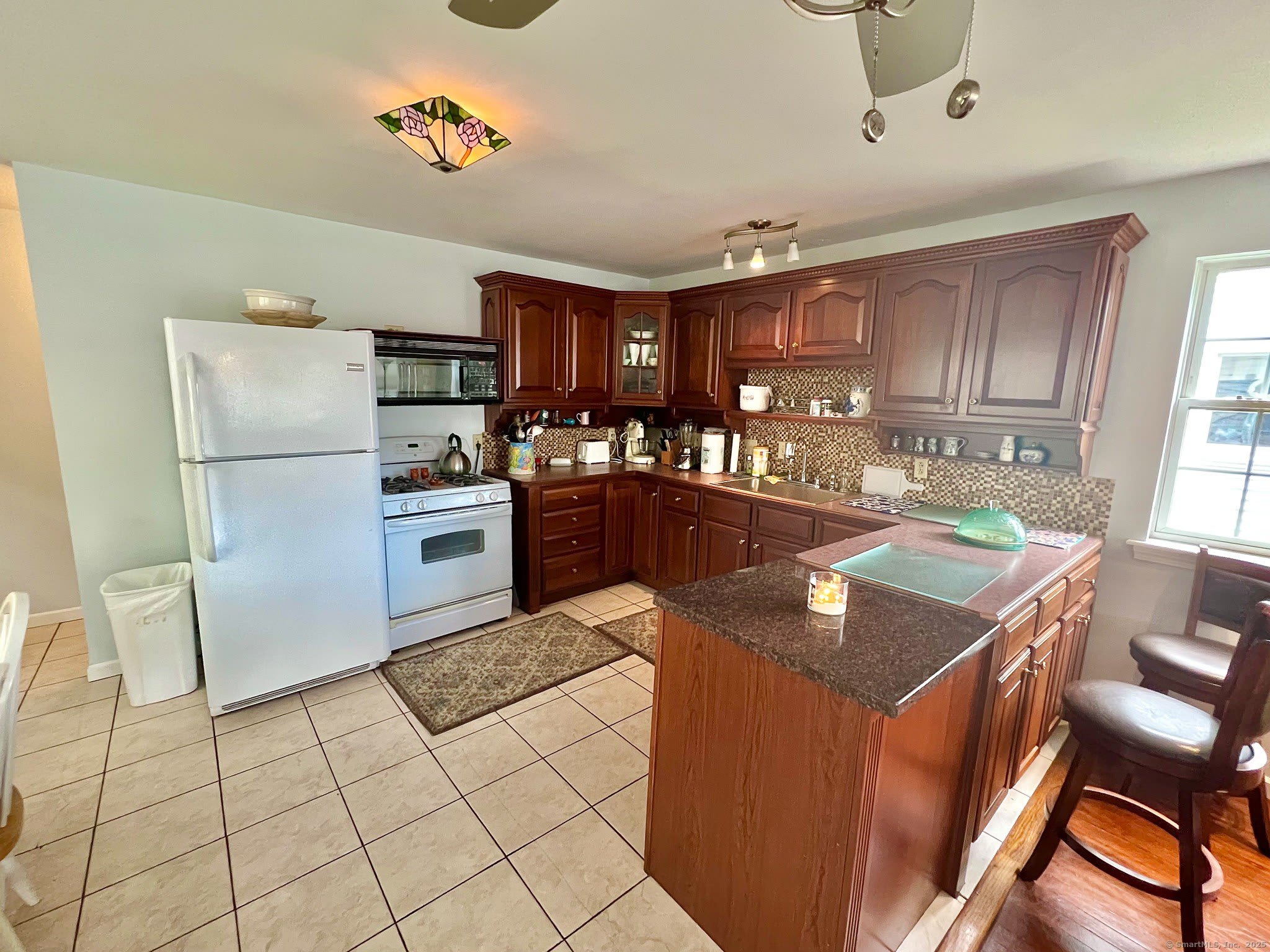 906 E Broadway – photo 5